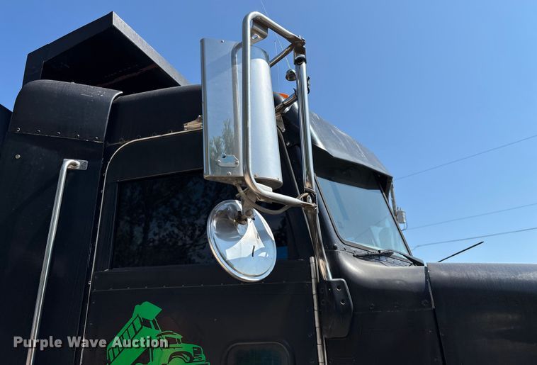 image for item ED2244 2007 Peterbilt 386 dump truck