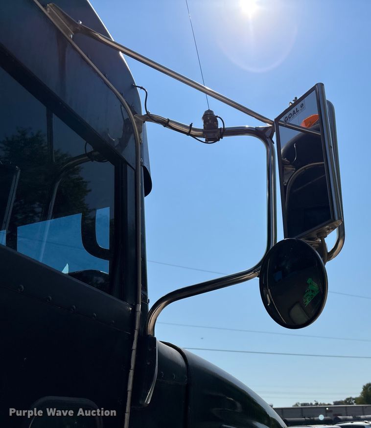 image for item ED2244 2007 Peterbilt 386 dump truck