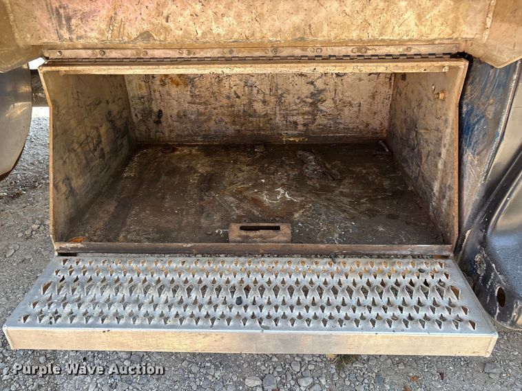 image for item ED2244 2007 Peterbilt 386 dump truck