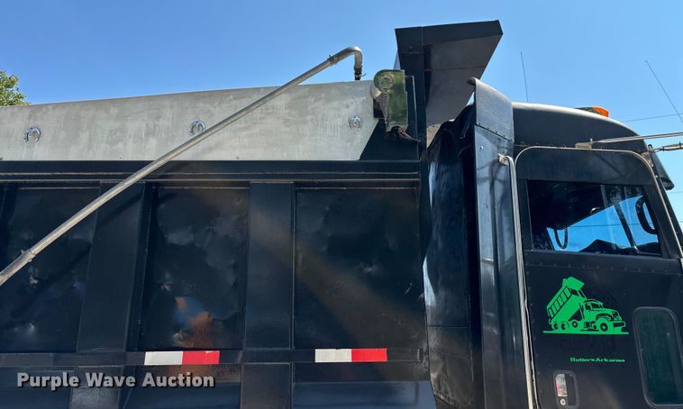 image for item ED2244 2007 Peterbilt 386 dump truck