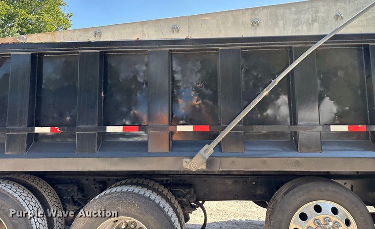 image for item ED2244 2007 Peterbilt 386 dump truck