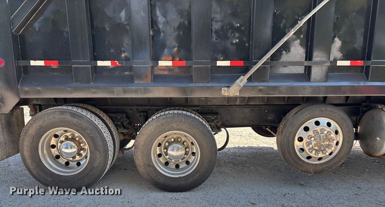 image for item ED2244 2007 Peterbilt 386 dump truck