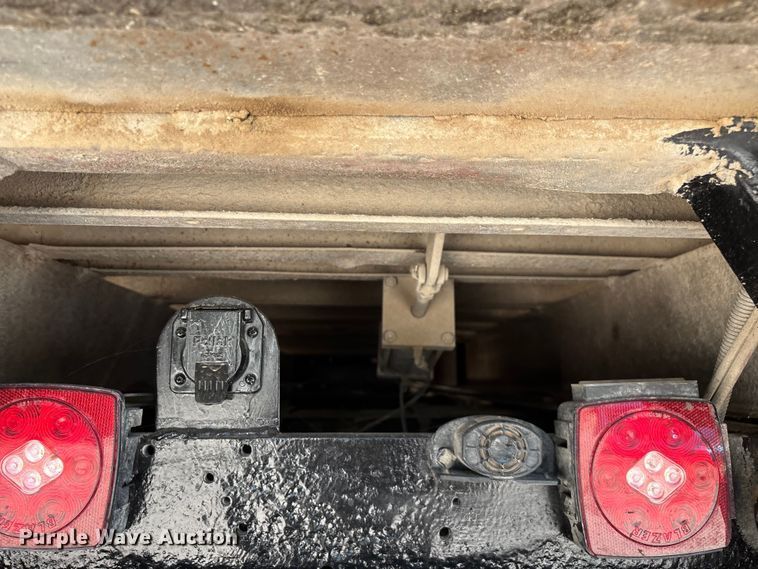 image for item ED2244 2007 Peterbilt 386 dump truck