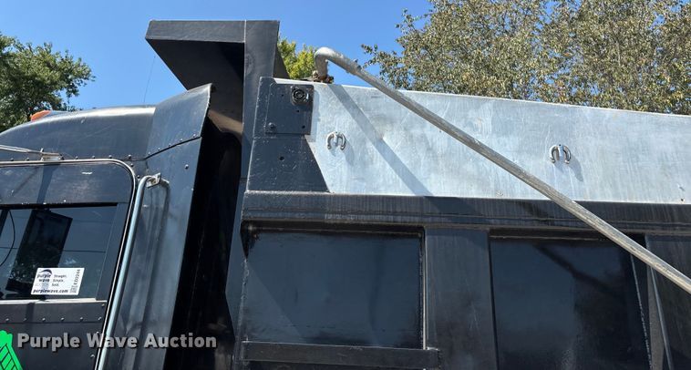 image for item ED2244 2007 Peterbilt 386 dump truck