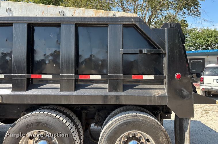image for item ED2244 2007 Peterbilt 386 dump truck