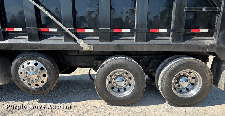 image for item ED2244 2007 Peterbilt 386 dump truck