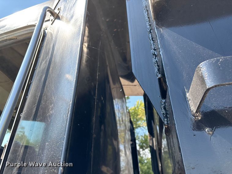 image for item ED2244 2007 Peterbilt 386 dump truck