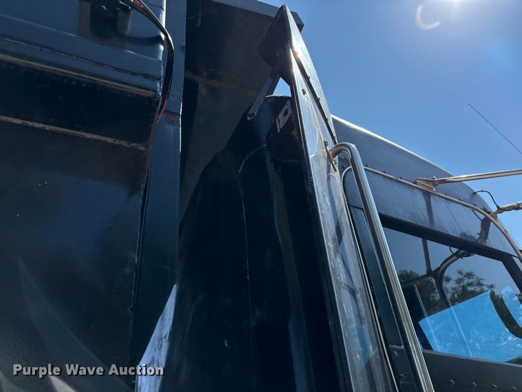 image for item ED2244 2007 Peterbilt 386 dump truck