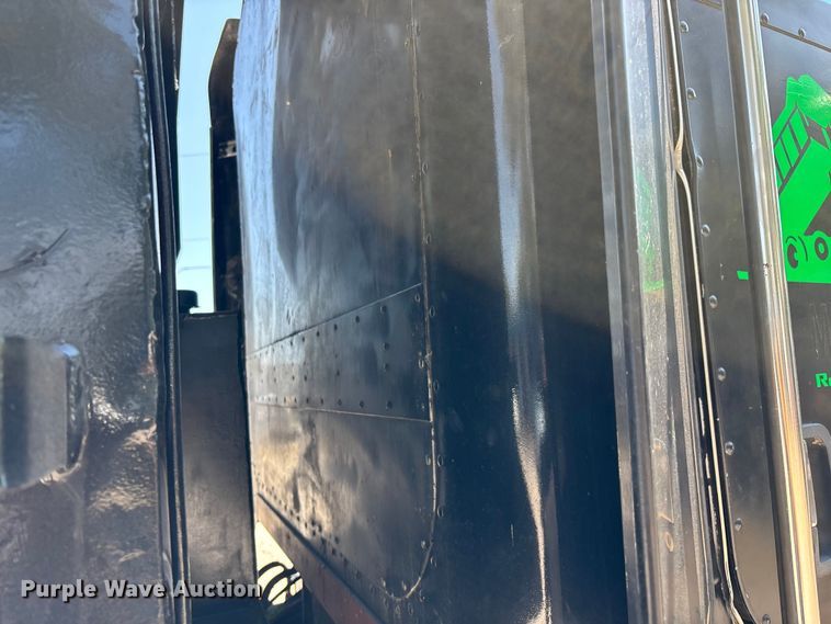 image for item ED2244 2007 Peterbilt 386 dump truck