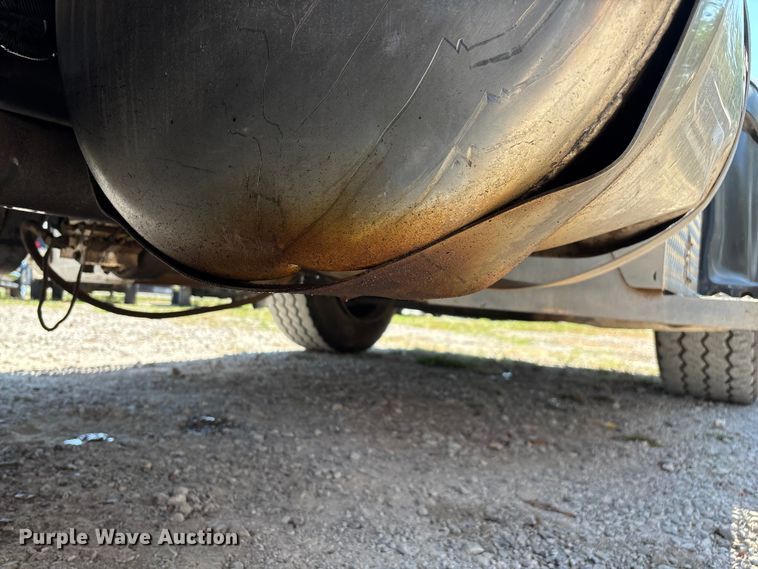 image for item ED2244 2007 Peterbilt 386 dump truck