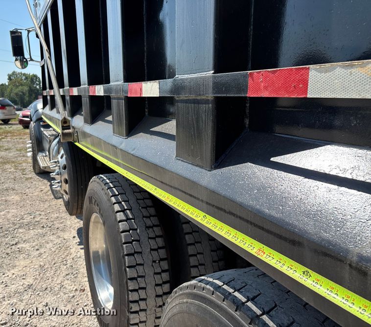 image for item ED2244 2007 Peterbilt 386 dump truck