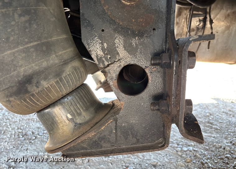 image for item ED2244 2007 Peterbilt 386 dump truck