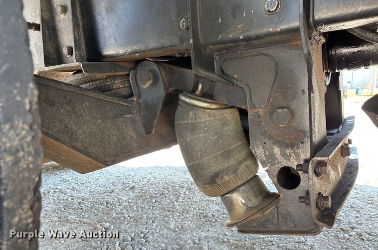 image for item ED2244 2007 Peterbilt 386 dump truck