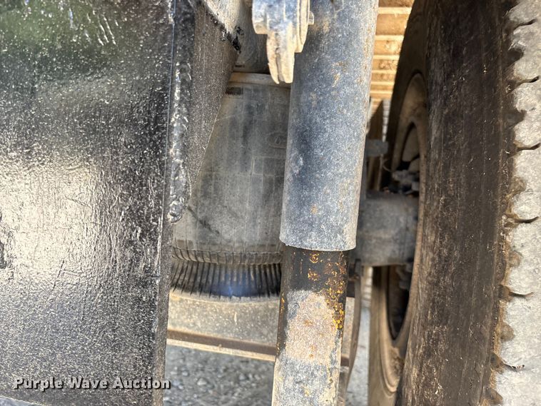 image for item ED2244 2007 Peterbilt 386 dump truck