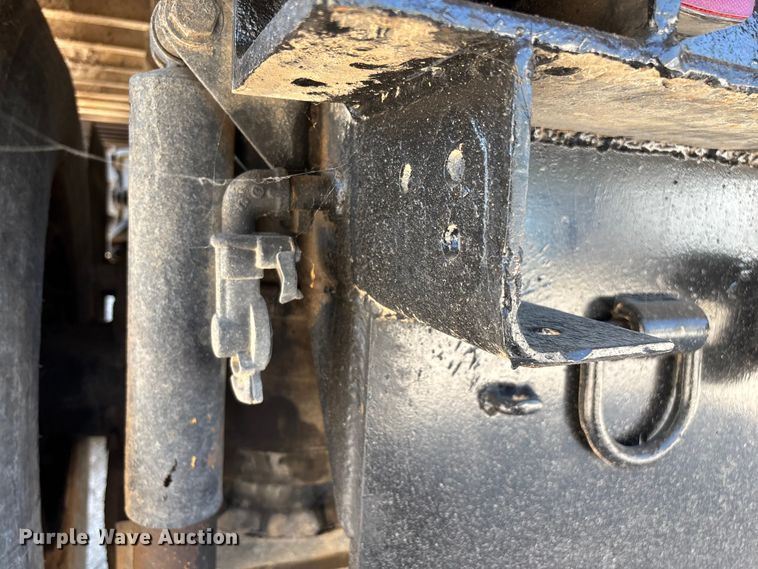 image for item ED2244 2007 Peterbilt 386 dump truck