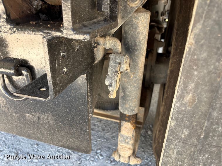 image for item ED2244 2007 Peterbilt 386 dump truck