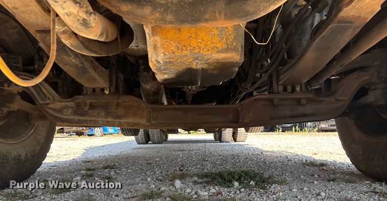 image for item ED2244 2007 Peterbilt 386 dump truck