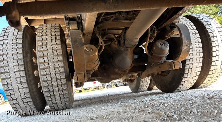 image for item ED2244 2007 Peterbilt 386 dump truck