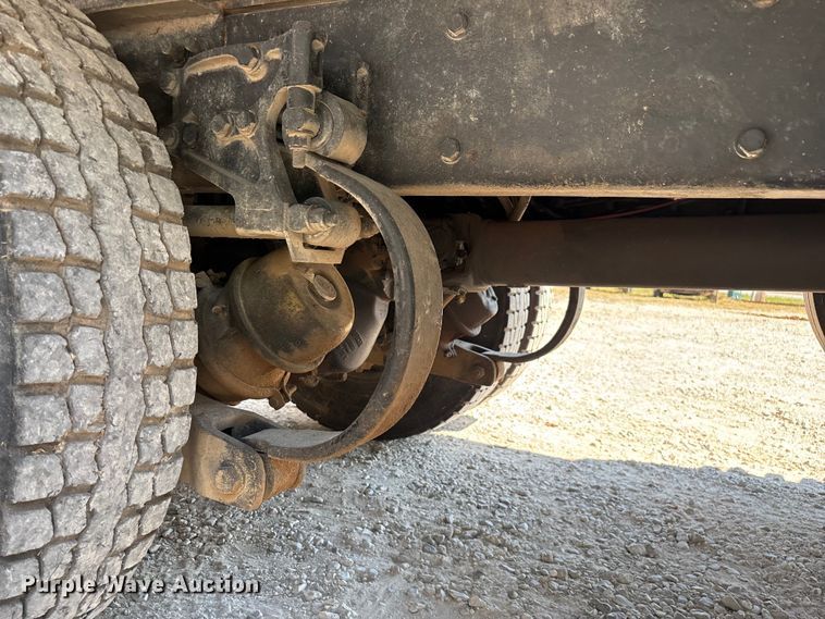 image for item ED2244 2007 Peterbilt 386 dump truck