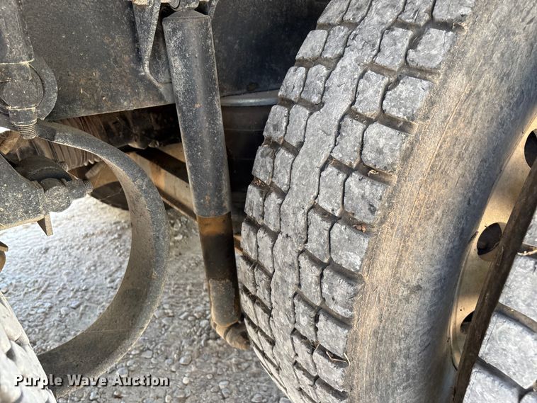 image for item ED2244 2007 Peterbilt 386 dump truck