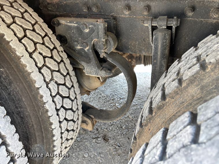 image for item ED2244 2007 Peterbilt 386 dump truck