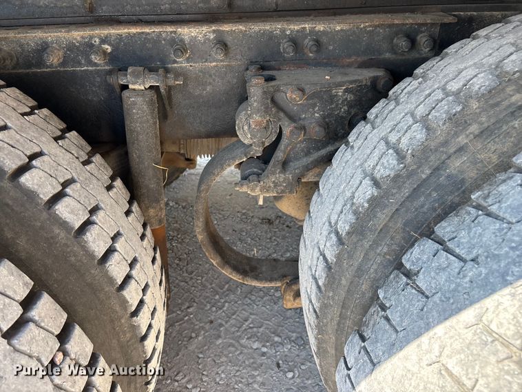 image for item ED2244 2007 Peterbilt 386 dump truck