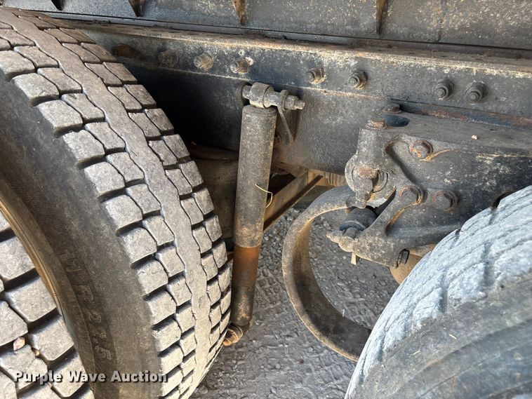 image for item ED2244 2007 Peterbilt 386 dump truck