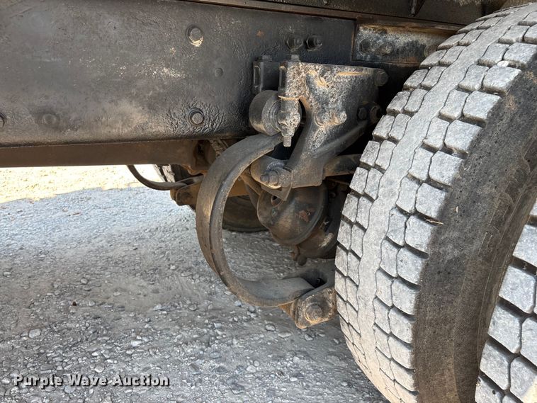 image for item ED2244 2007 Peterbilt 386 dump truck