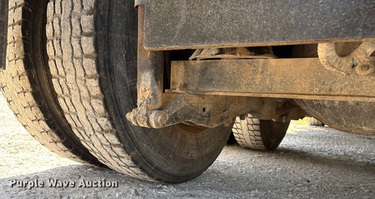 image for item ED2244 2007 Peterbilt 386 dump truck