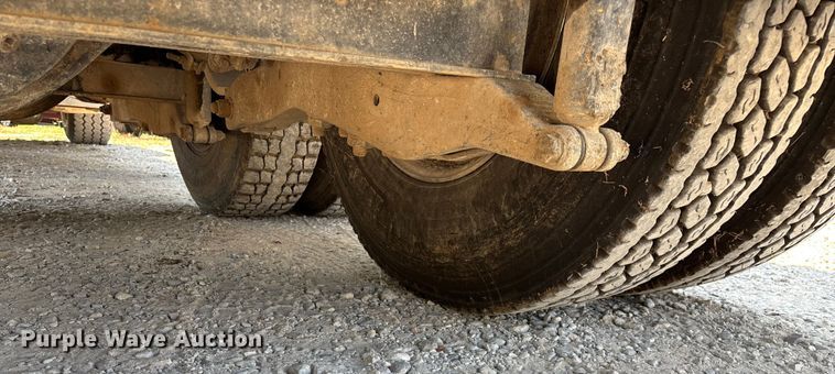 image for item ED2244 2007 Peterbilt 386 dump truck