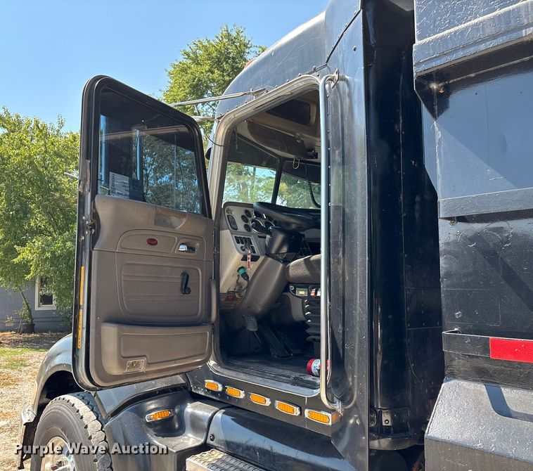 image for item ED2244 2007 Peterbilt 386 dump truck