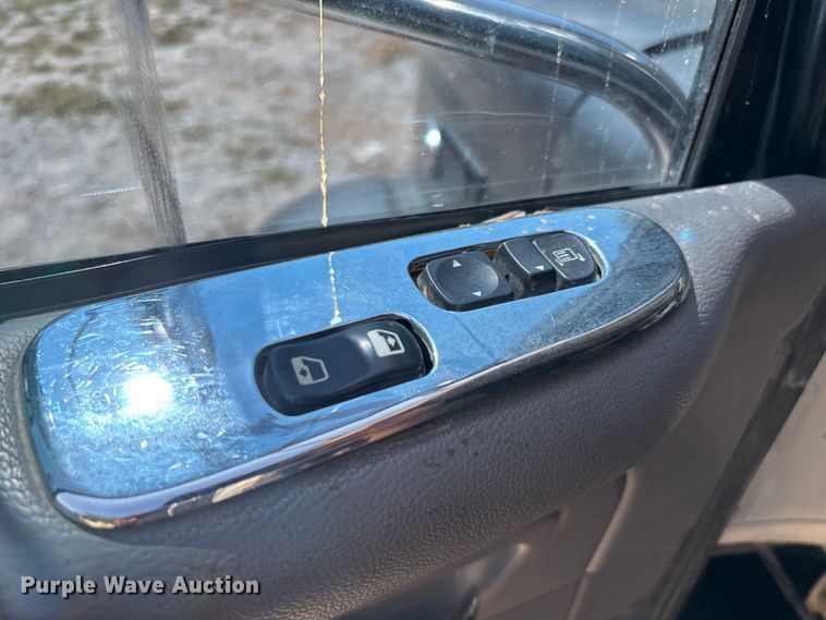 image for item ED2244 2007 Peterbilt 386 dump truck