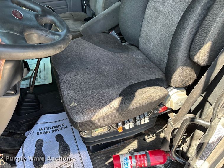 image for item ED2244 2007 Peterbilt 386 dump truck