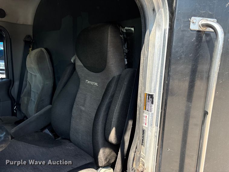 image for item ED2244 2007 Peterbilt 386 dump truck