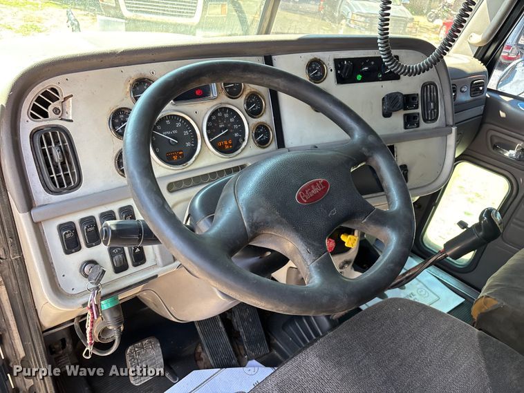 image for item ED2244 2007 Peterbilt 386 dump truck