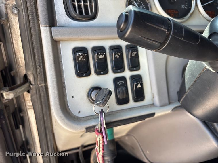 image for item ED2244 2007 Peterbilt 386 dump truck