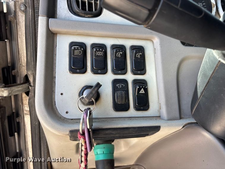 image for item ED2244 2007 Peterbilt 386 dump truck