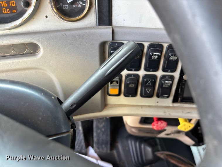 image for item ED2244 2007 Peterbilt 386 dump truck