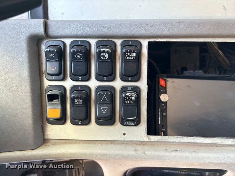 image for item ED2244 2007 Peterbilt 386 dump truck