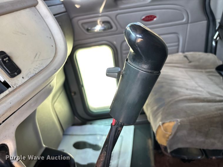 image for item ED2244 2007 Peterbilt 386 dump truck