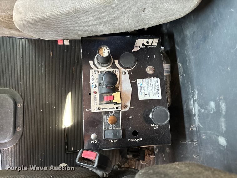 image for item ED2244 2007 Peterbilt 386 dump truck