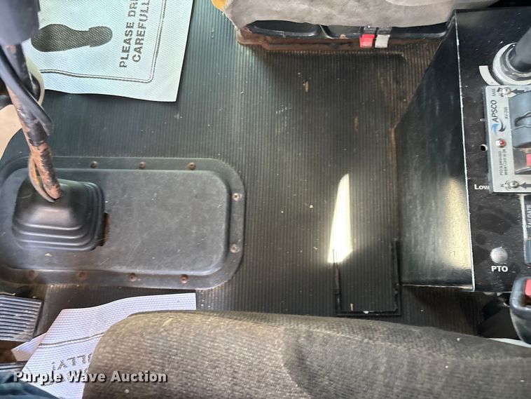 image for item ED2244 2007 Peterbilt 386 dump truck