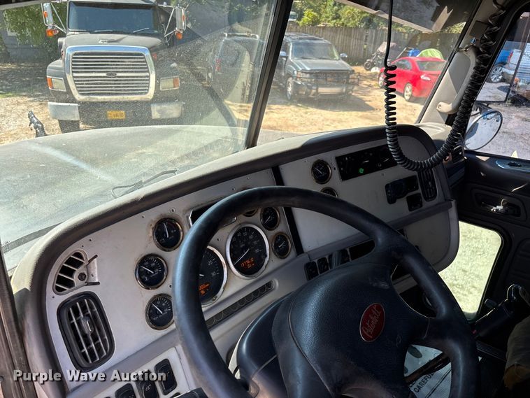 image for item ED2244 2007 Peterbilt 386 dump truck