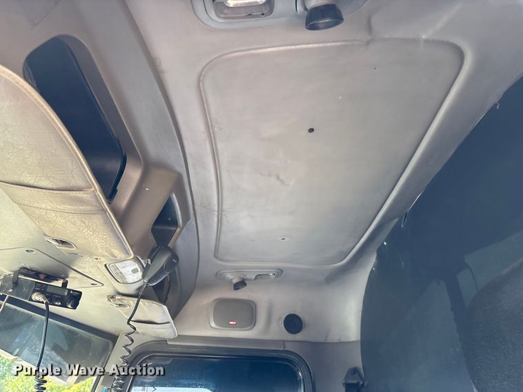 image for item ED2244 2007 Peterbilt 386 dump truck