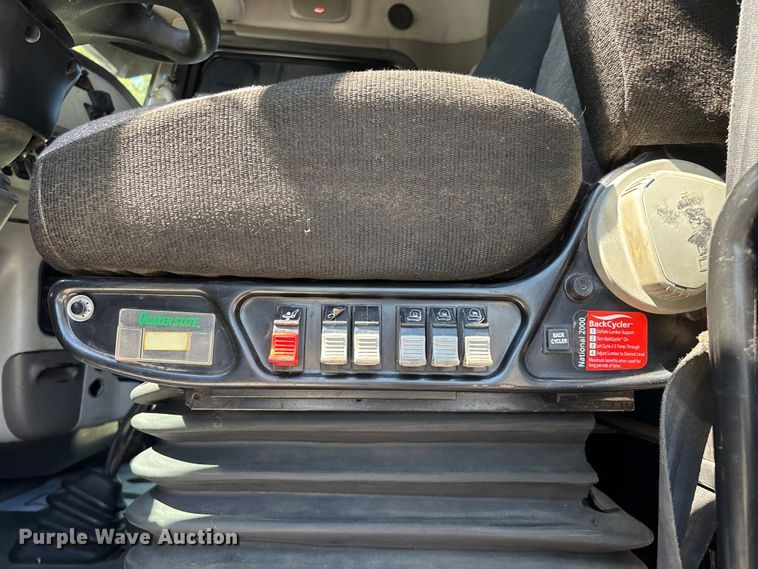 image for item ED2244 2007 Peterbilt 386 dump truck