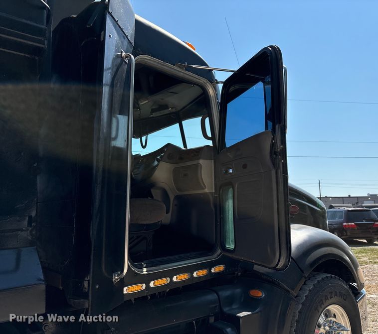 image for item ED2244 2007 Peterbilt 386 dump truck