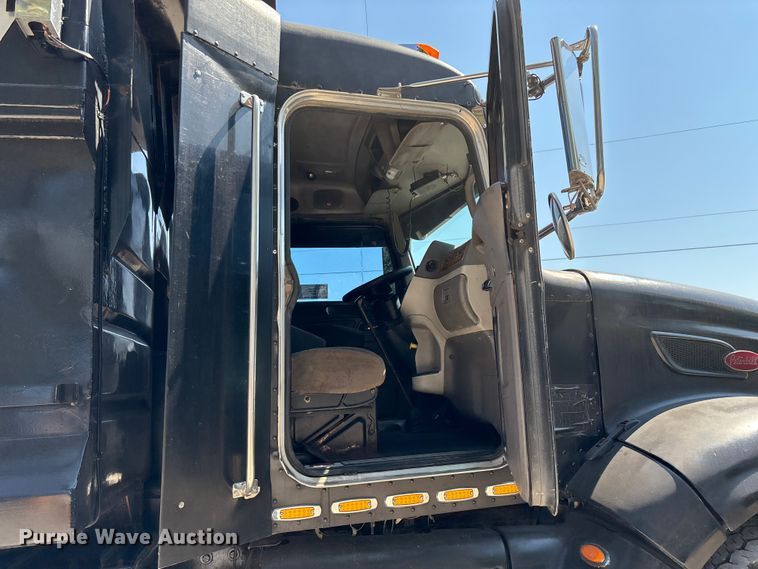 image for item ED2244 2007 Peterbilt 386 dump truck