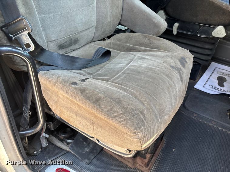 image for item ED2244 2007 Peterbilt 386 dump truck