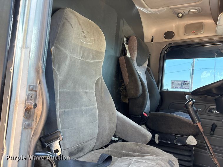 image for item ED2244 2007 Peterbilt 386 dump truck