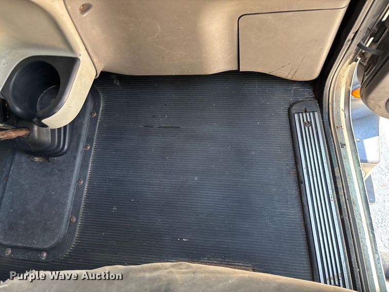 image for item ED2244 2007 Peterbilt 386 dump truck